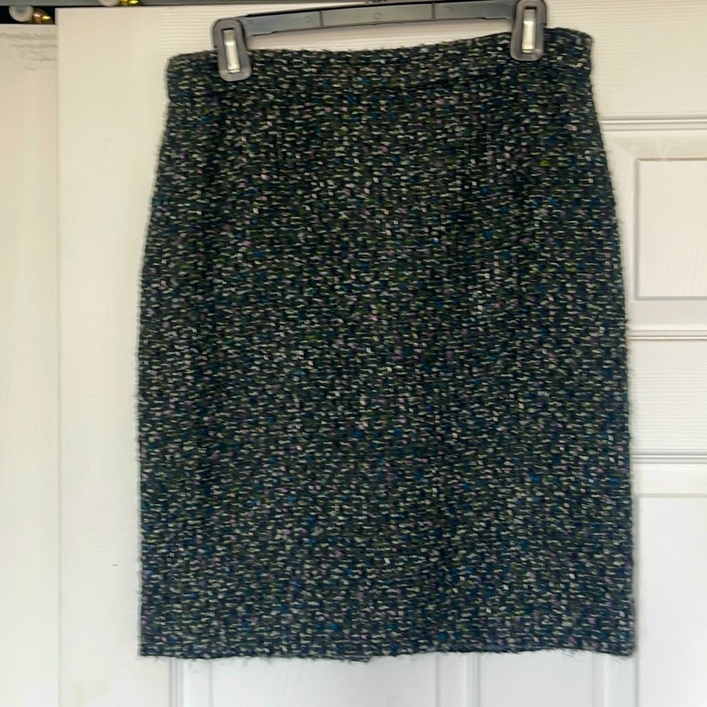 J Crew tweet like pencil skirt. Lined . Slit in the back.